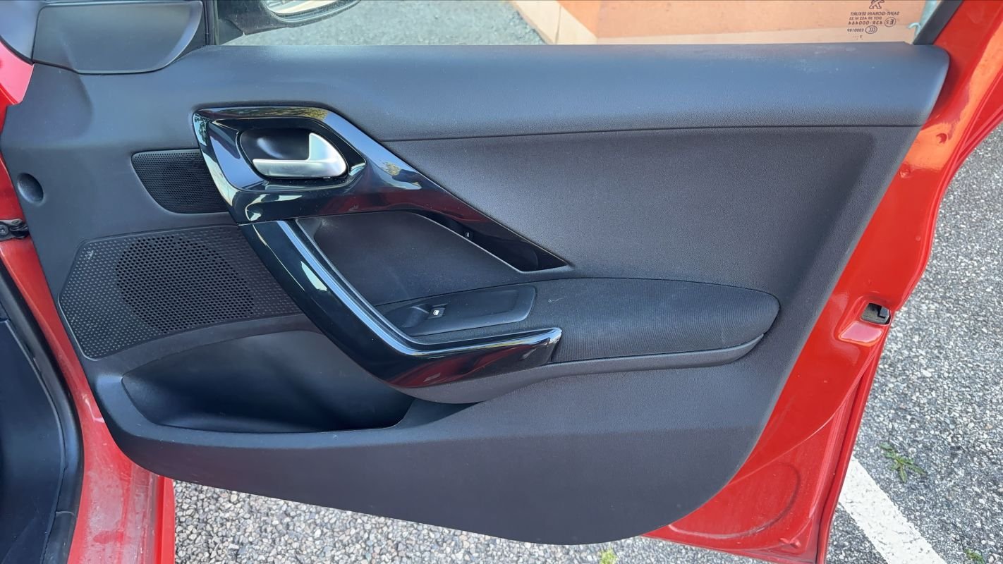 Peugeot 208 - Photo 24