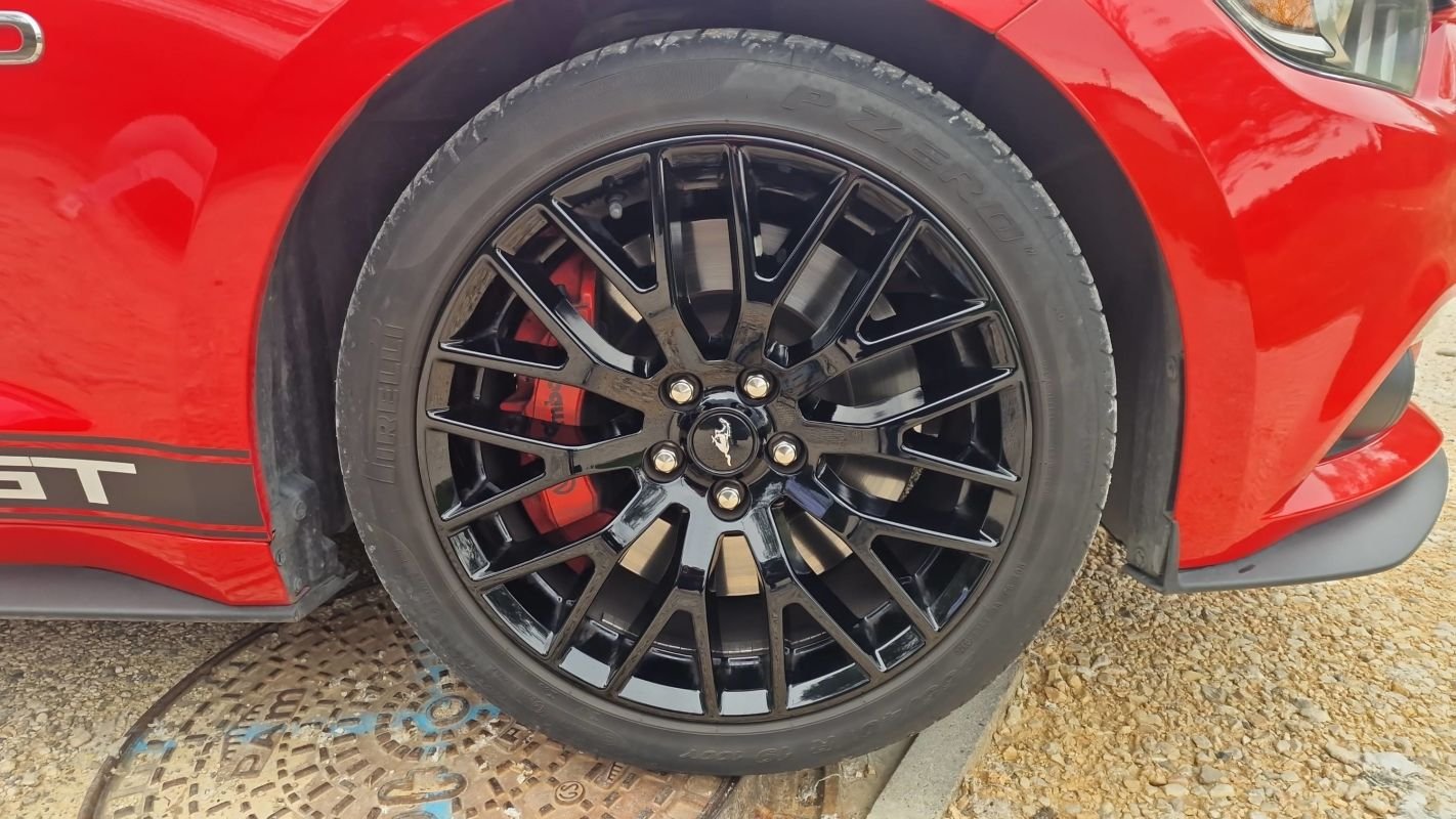Ford Mustang - Photo 17