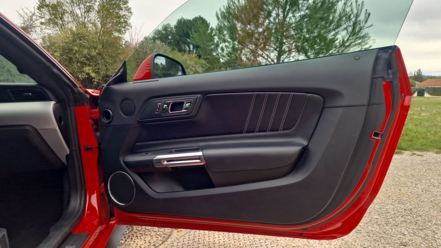 Ford Mustang - Photo 22