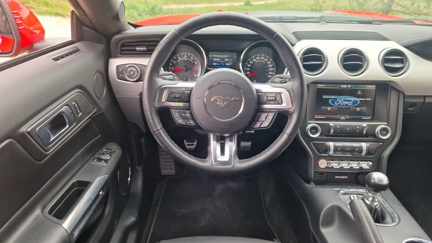 Ford Mustang - Photo 24
