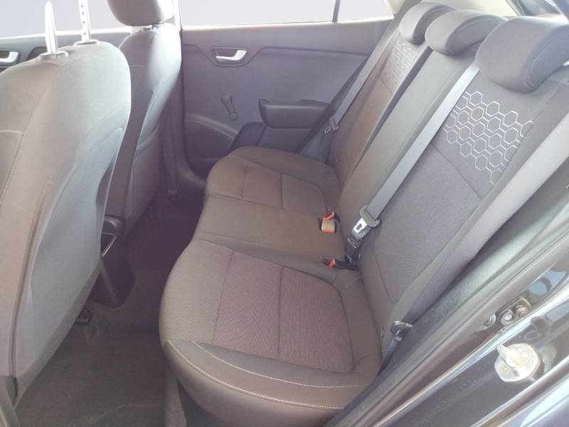 Kia Rio - Photo 11