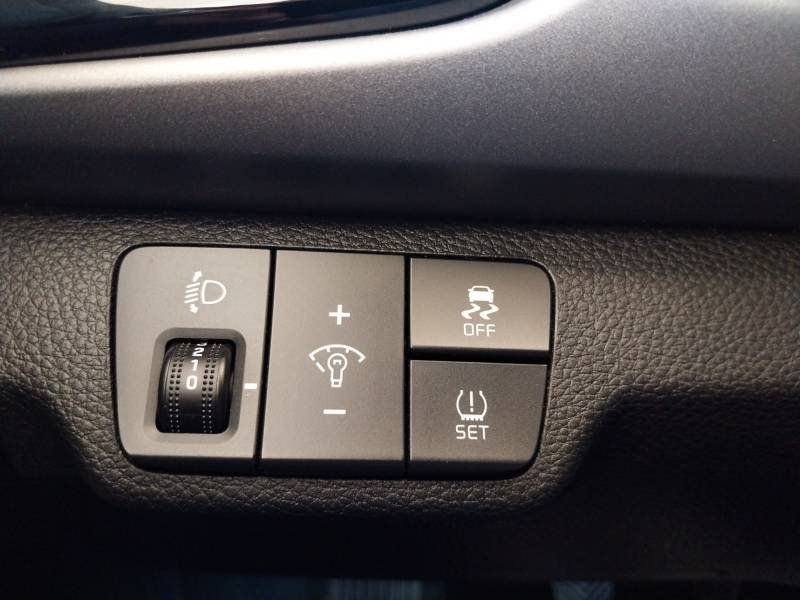 Kia Rio - Photo 25