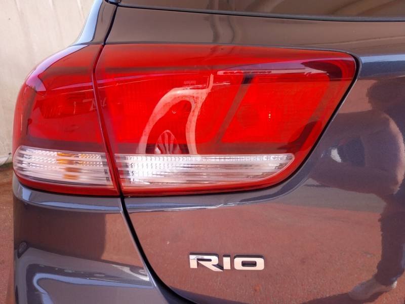 Kia Rio - Photo 29