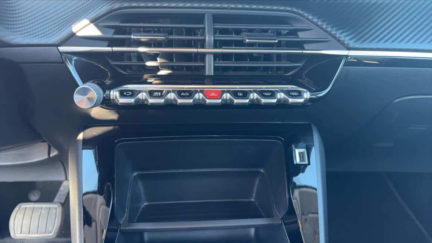 Peugeot 208 - Photo 13