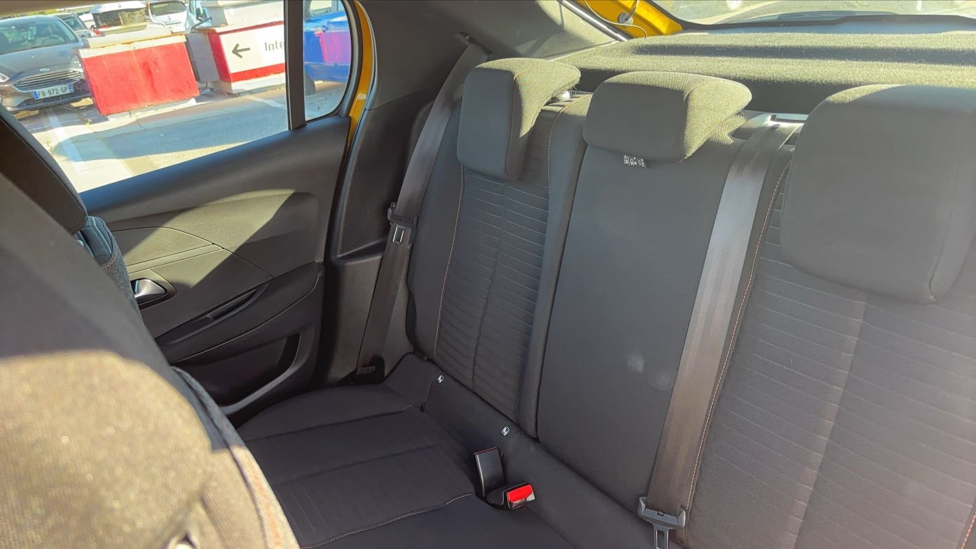 Peugeot 208 - Photo 9