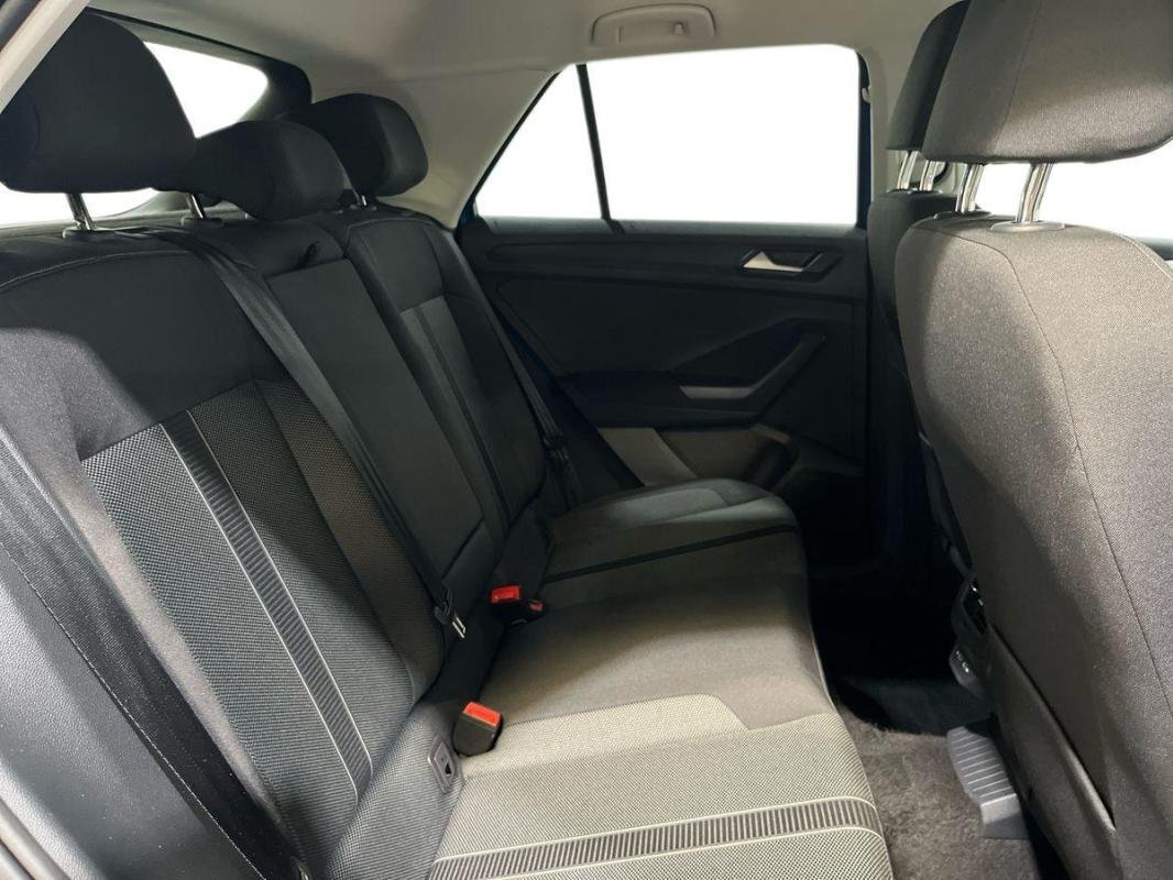 Volkswagen T-Roc - Photo 23