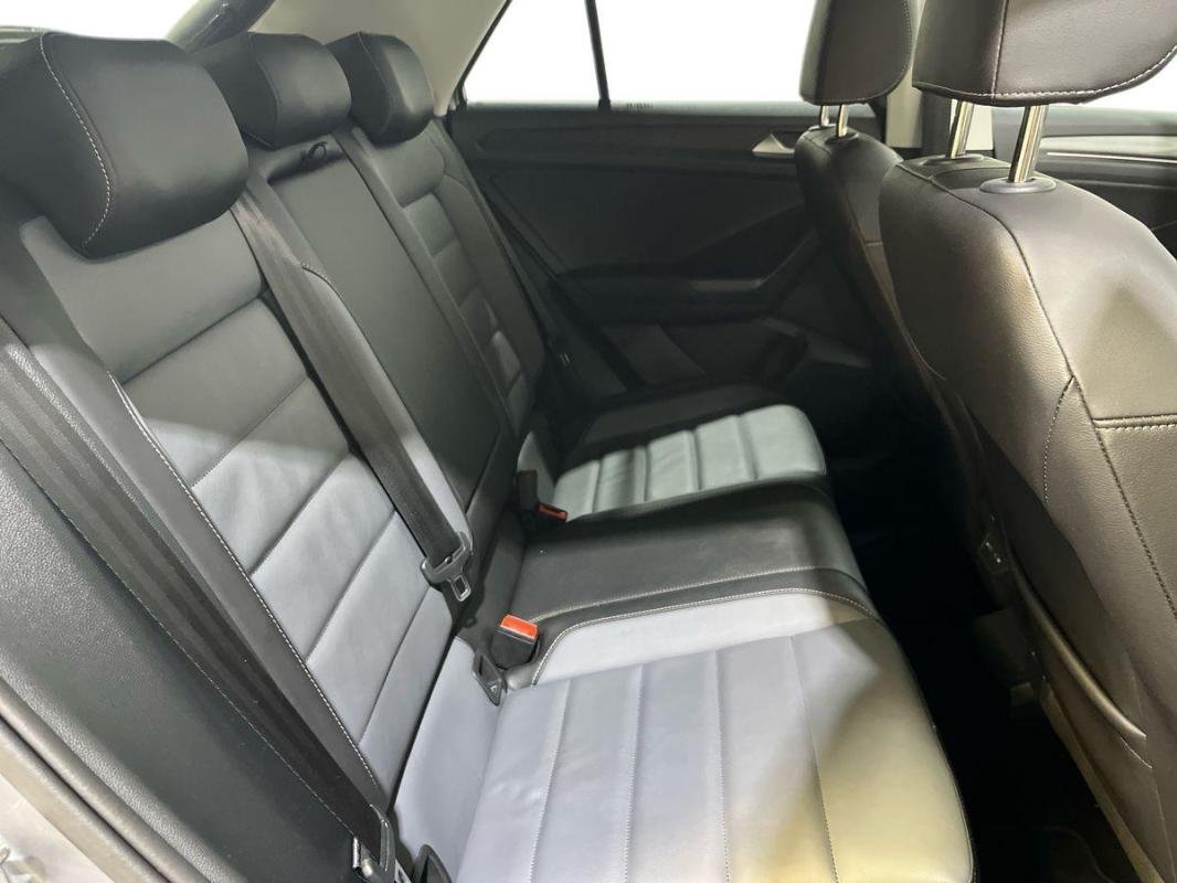 Volkswagen T-Roc - Photo 23