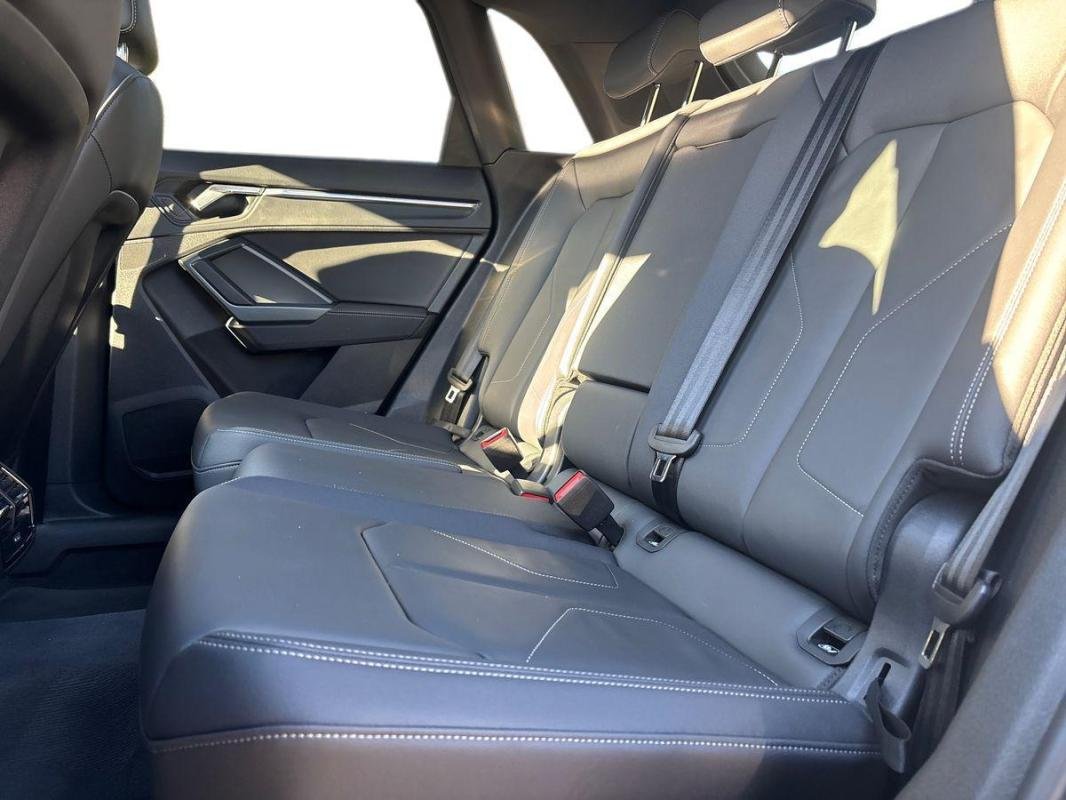 Audi Q3 - Photo 23