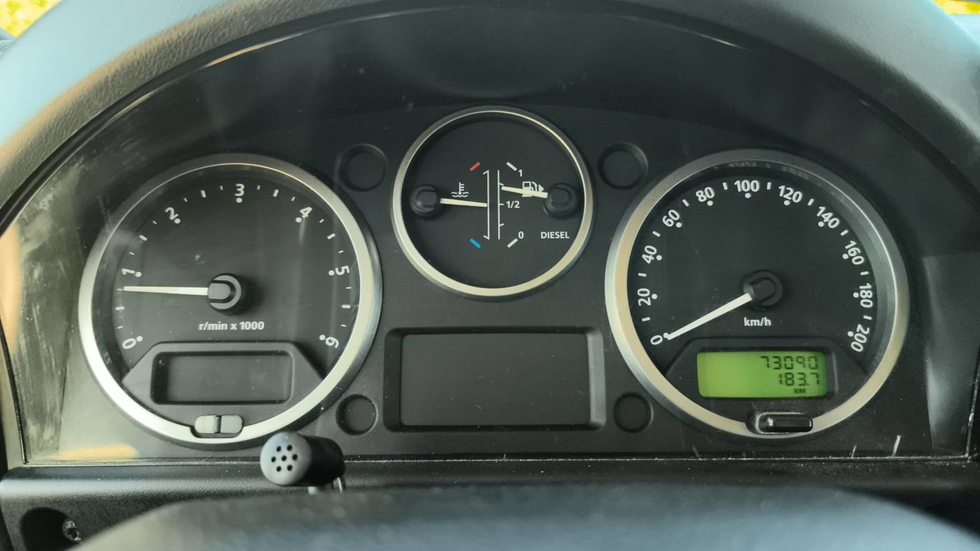 Land Rover Defender - Photo 12