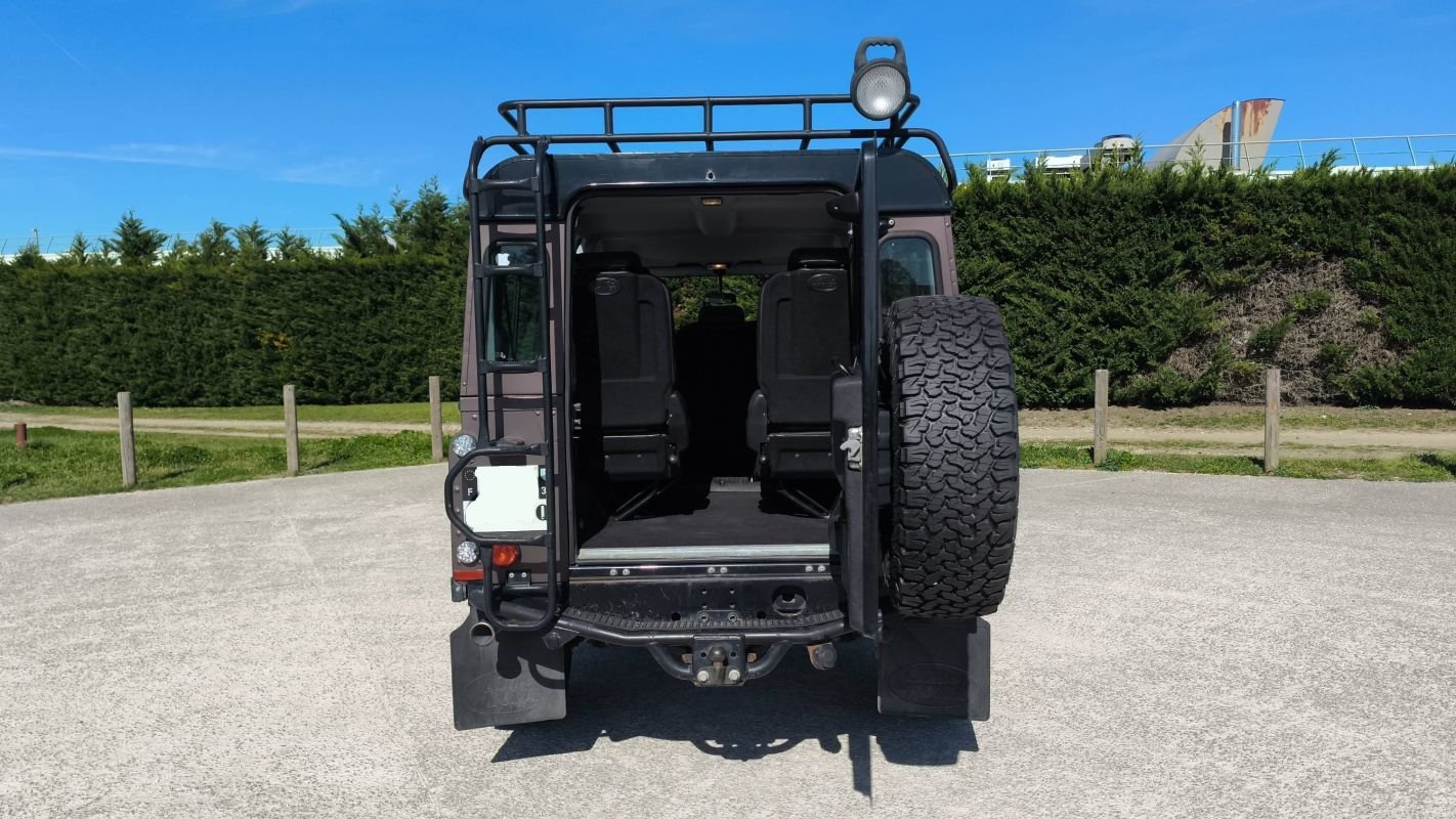 Land Rover Defender - Photo 14