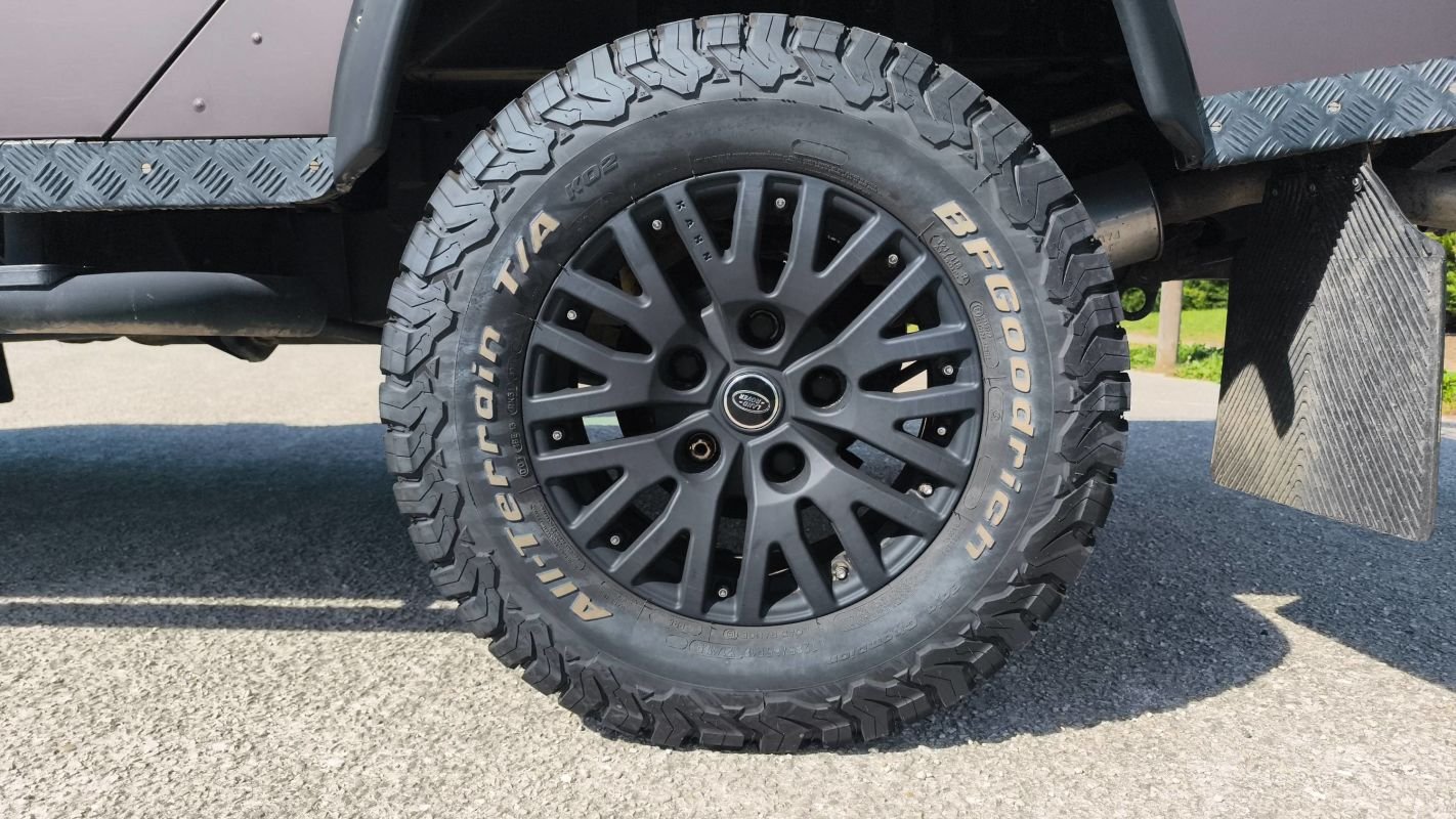 Land Rover Defender - Photo 19