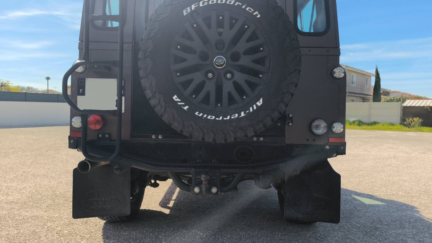 Land Rover Defender - Photo 21