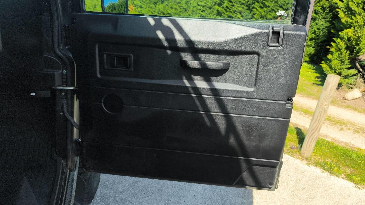 Land Rover Defender - Photo 22