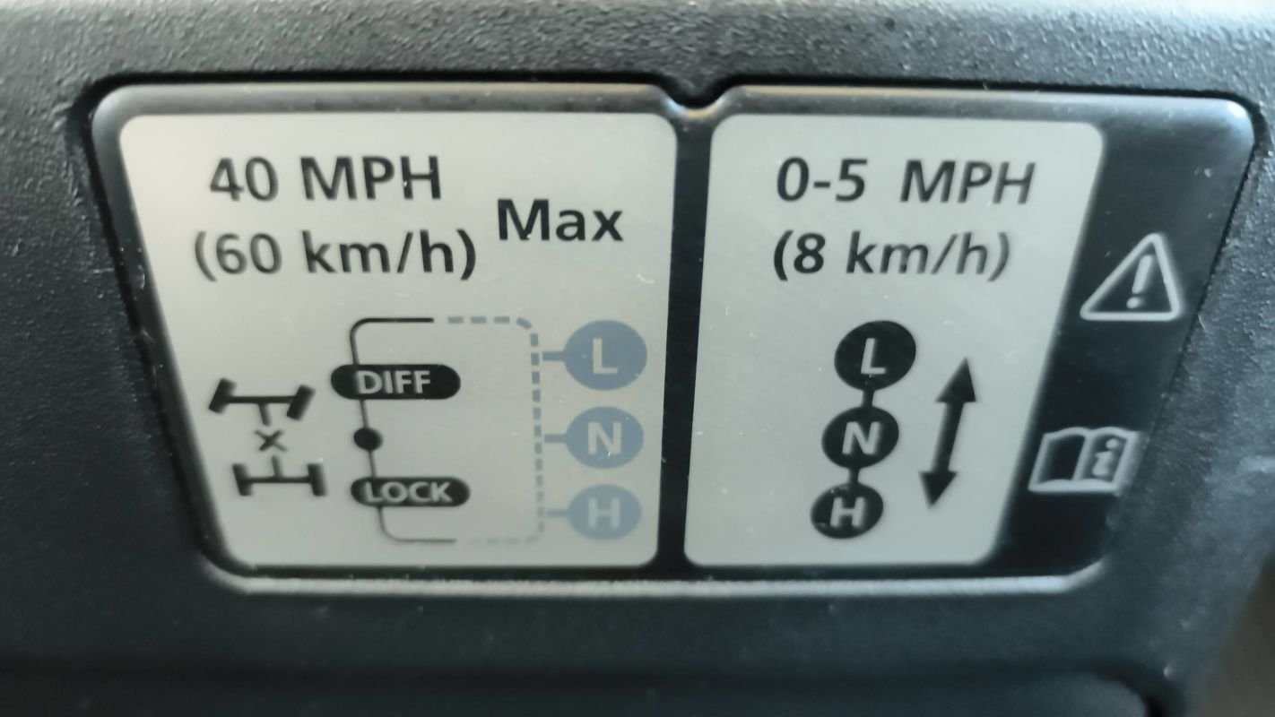 Land Rover Defender - Photo 25