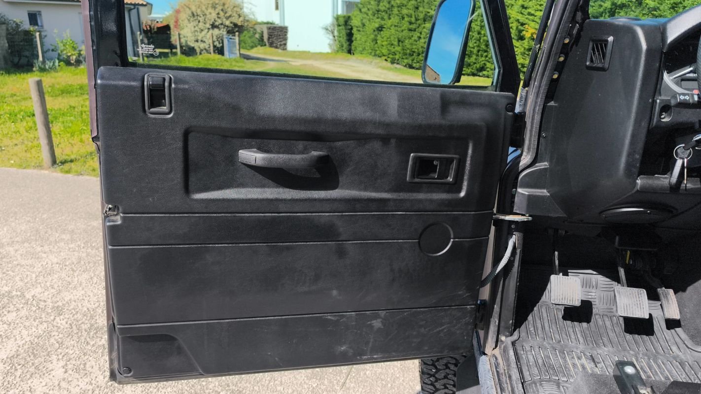 Land Rover Defender - Photo 7