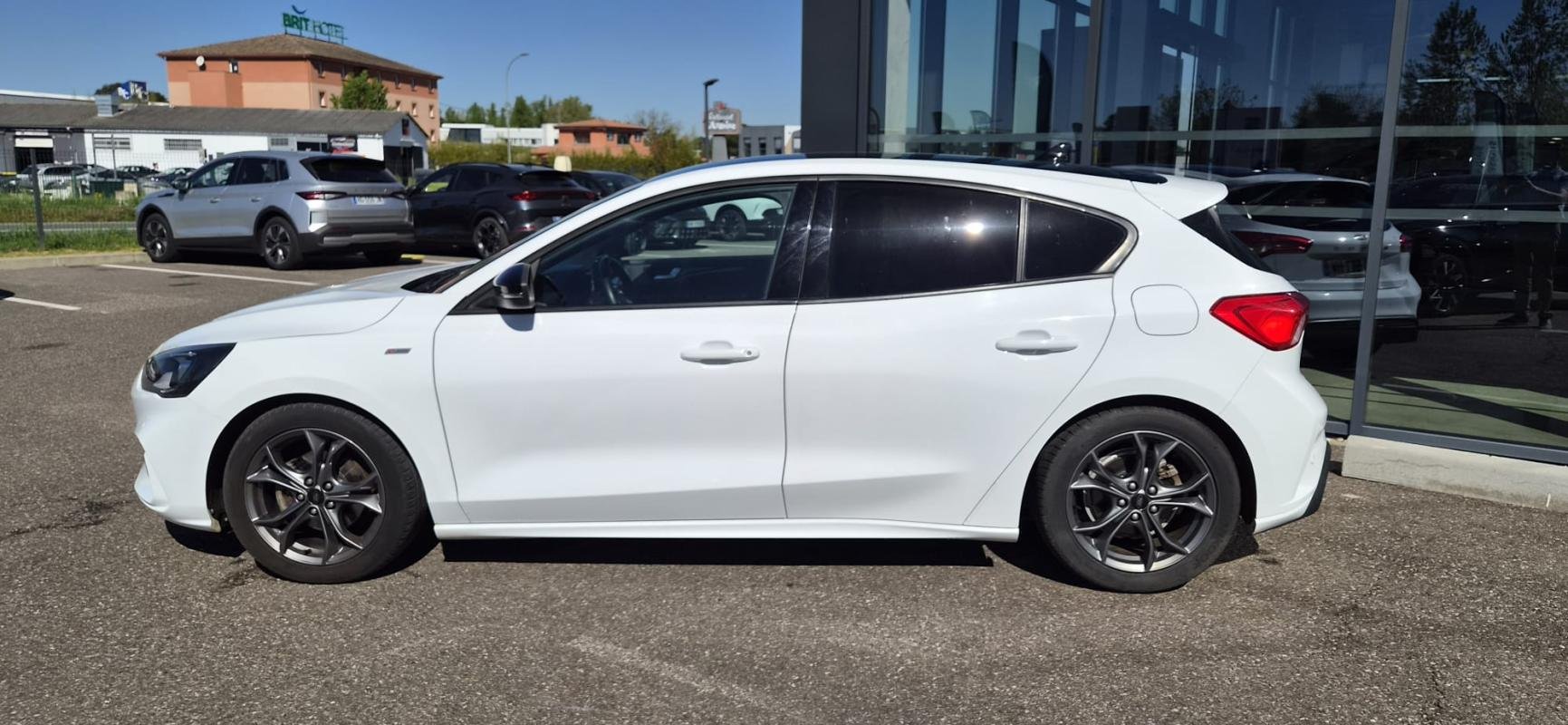 Ford Focus - Photo 2