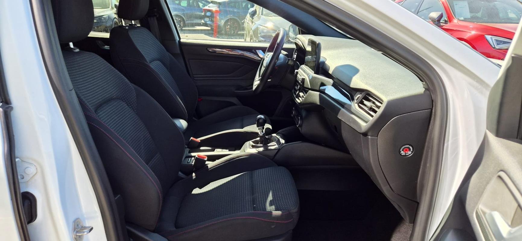 Ford Focus - Photo 8