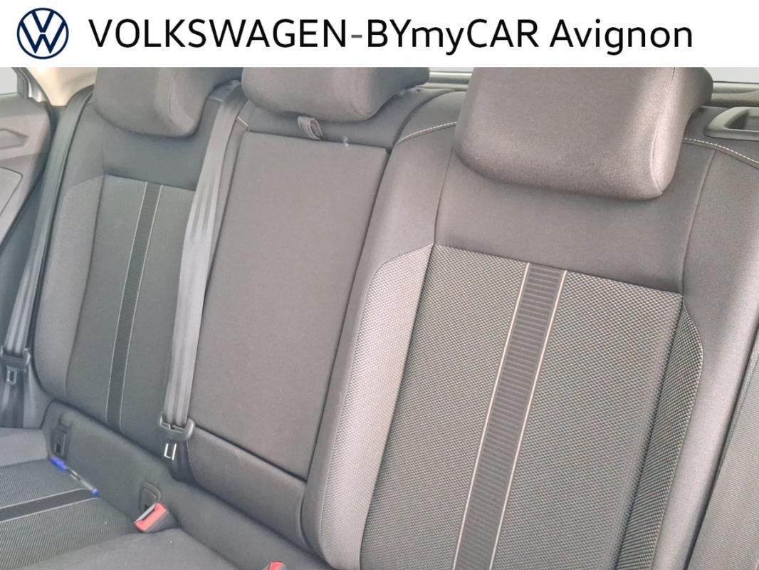 Volkswagen T-Roc - Photo 24