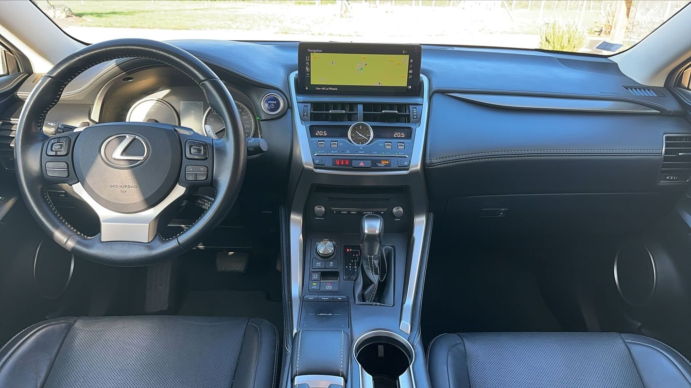 Lexus NX 300h - Photo 11