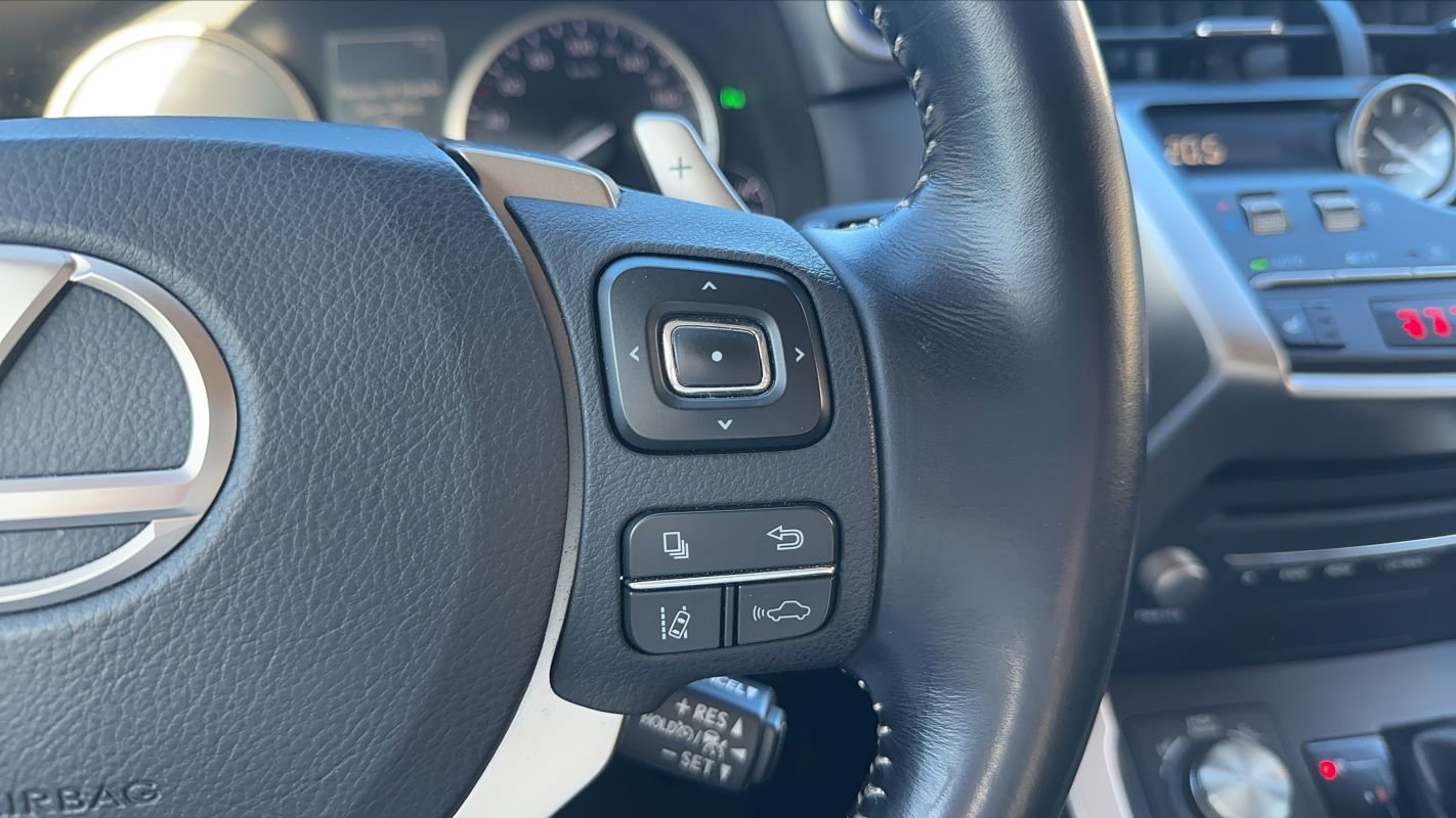 Lexus NX 300h - Photo 23