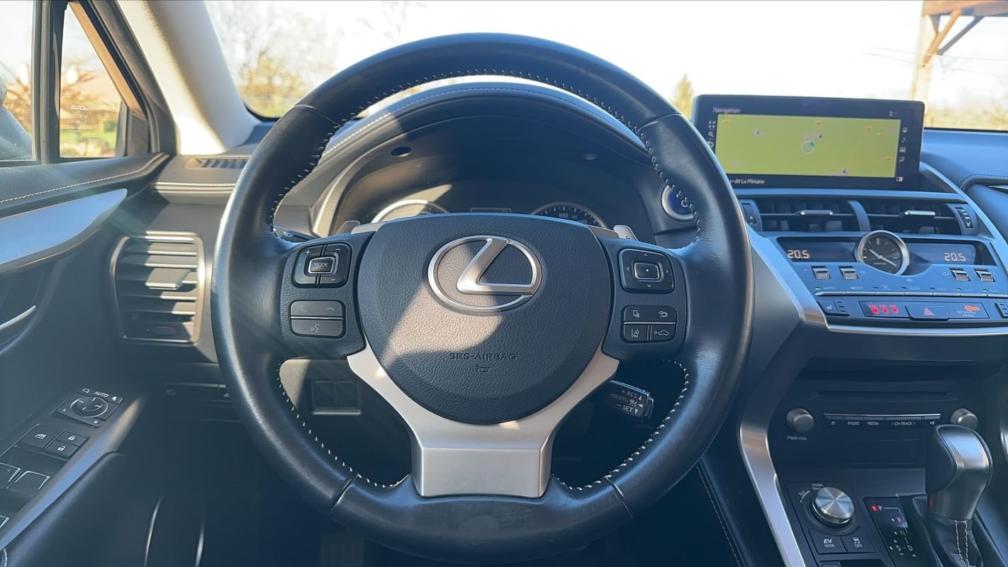 Lexus NX 300h - Photo 24