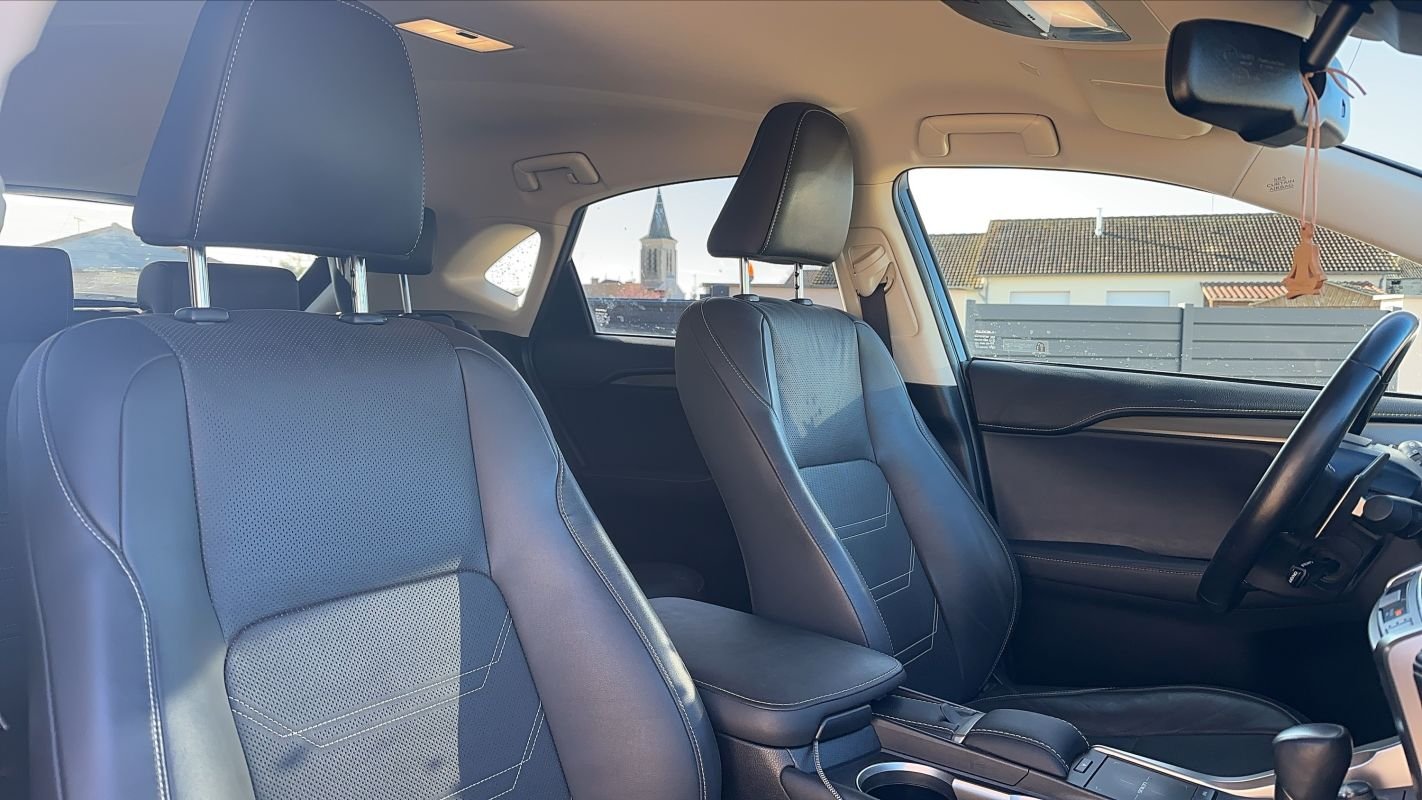 Lexus NX 300h - Photo 25
