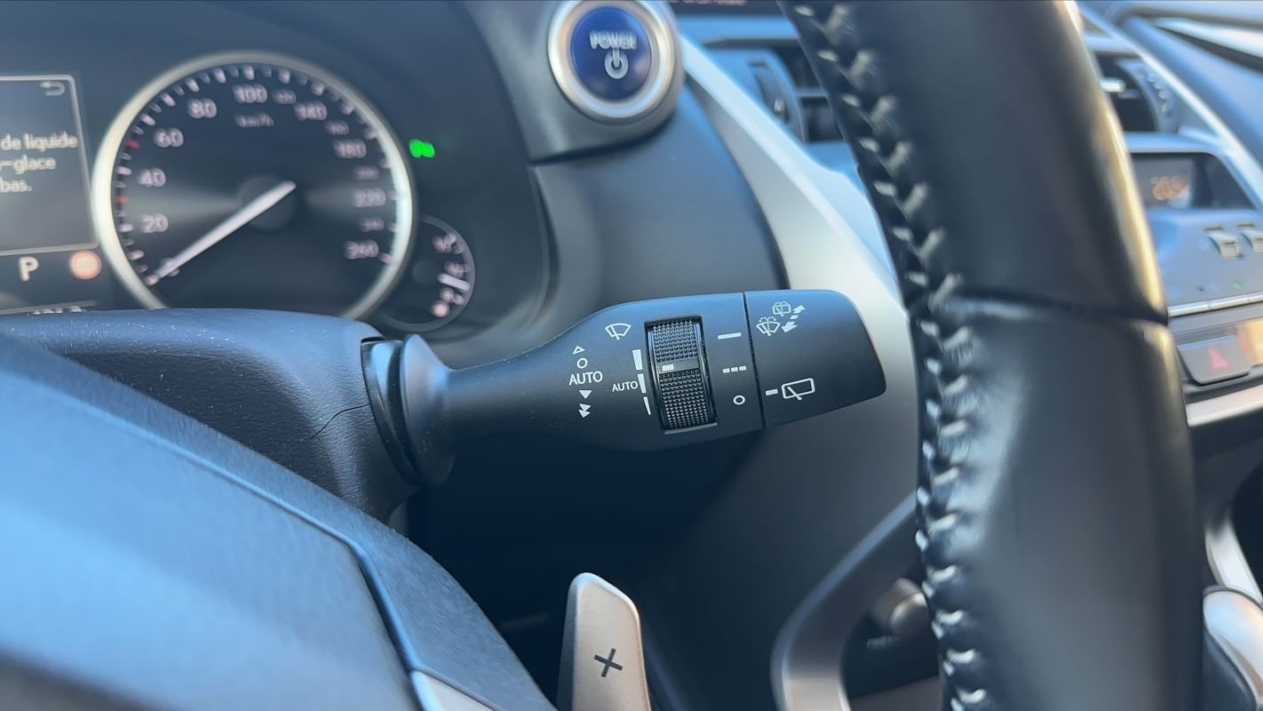 Lexus NX 300h - Photo 28
