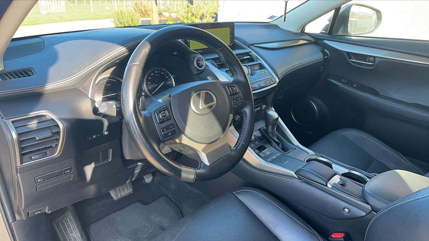 Lexus NX 300h - Photo 8
