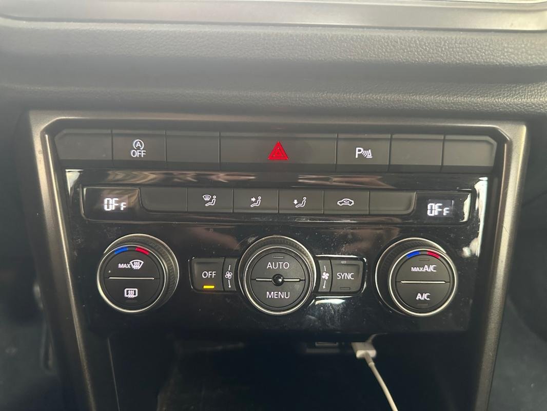 Volkswagen T-Roc - Photo 13