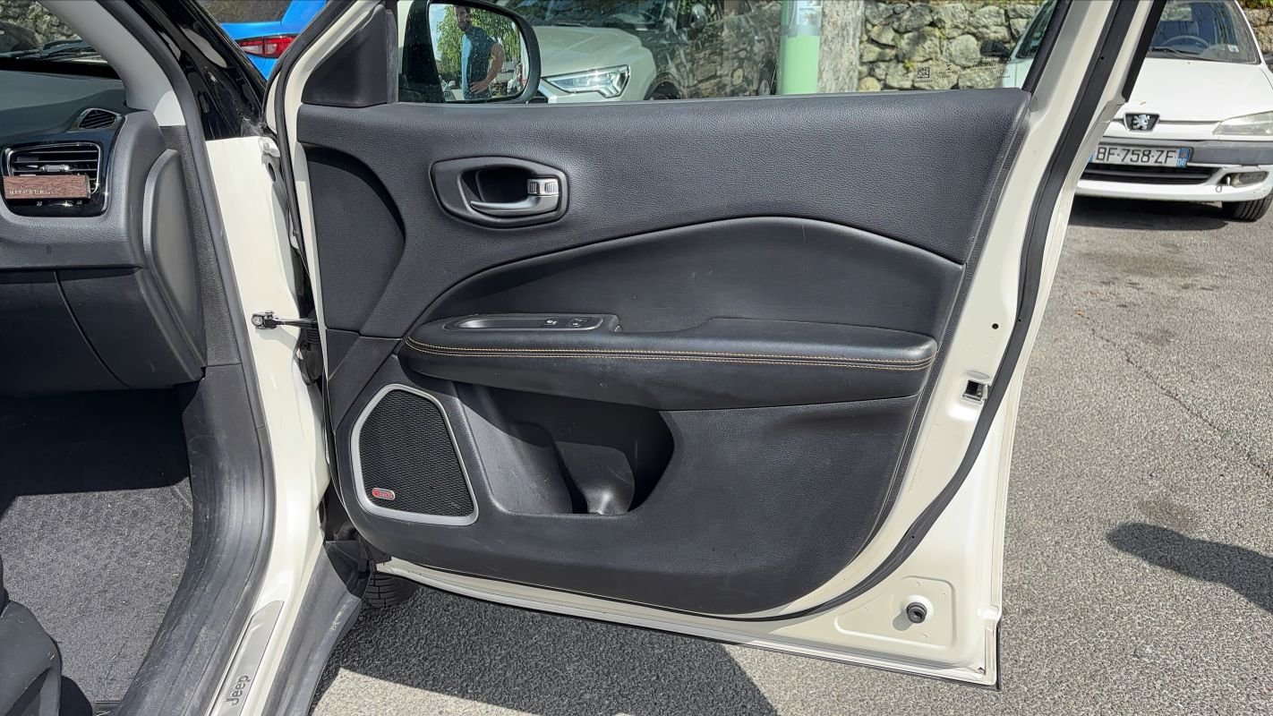 Jeep Compass - Photo 24