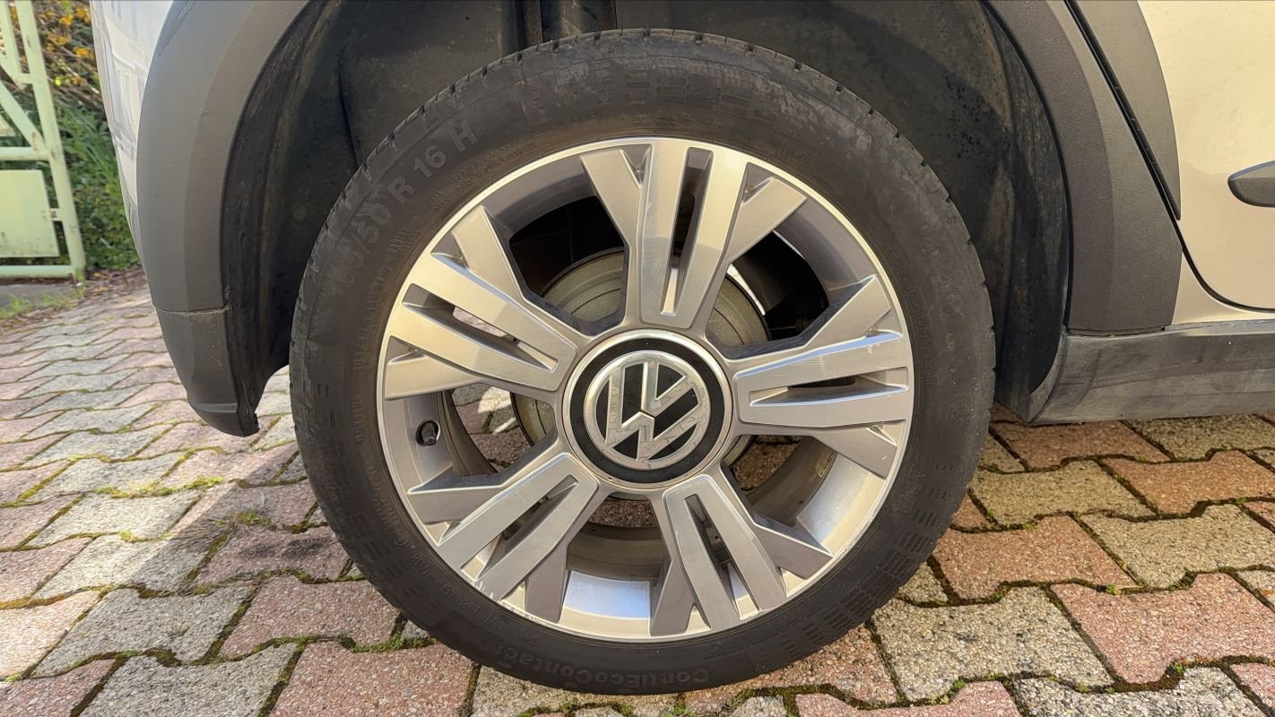 Volkswagen Up! - Photo 16