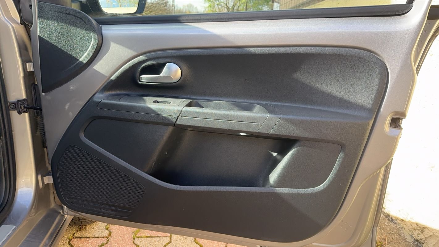 Volkswagen Up! - Photo 22
