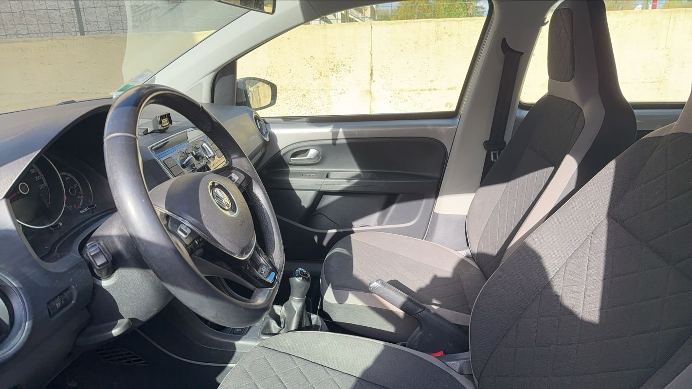 Volkswagen Up! - Photo 25