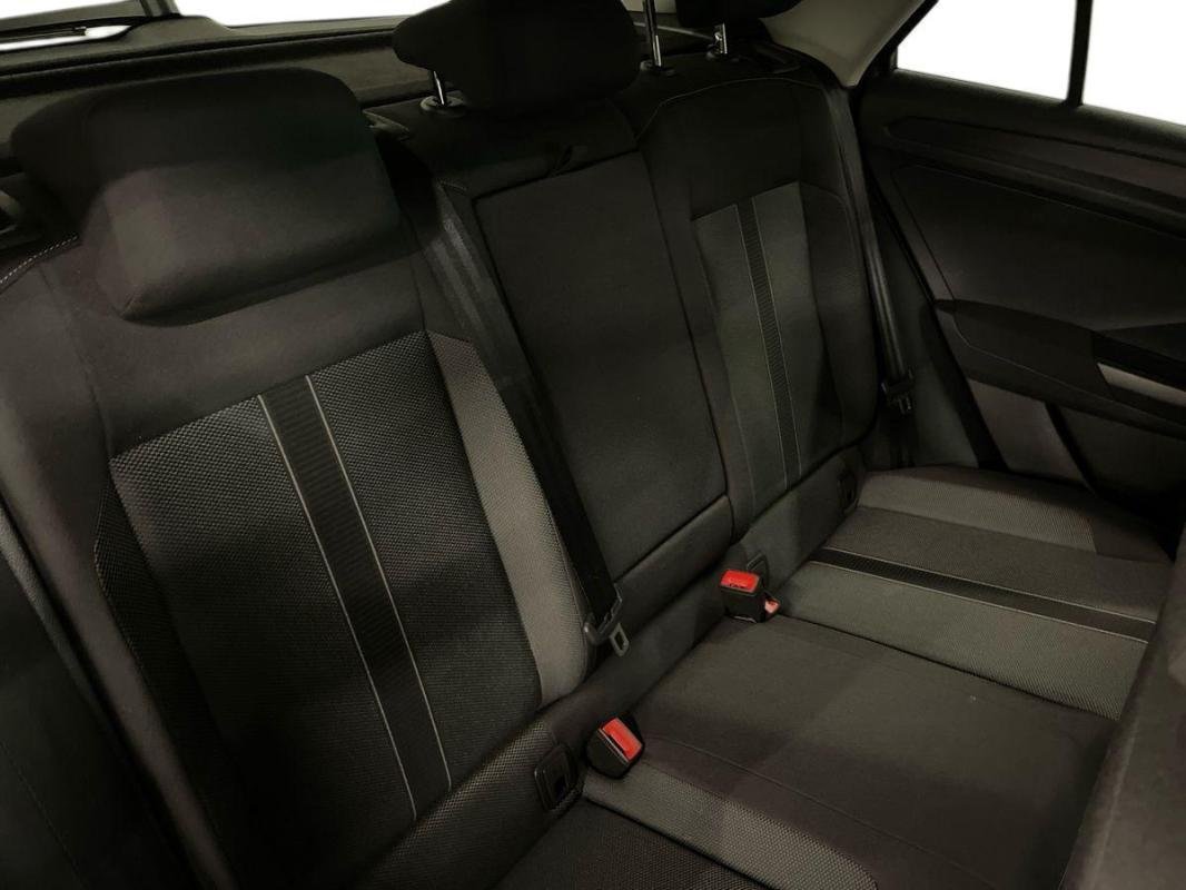 Volkswagen T-Roc - Photo 23