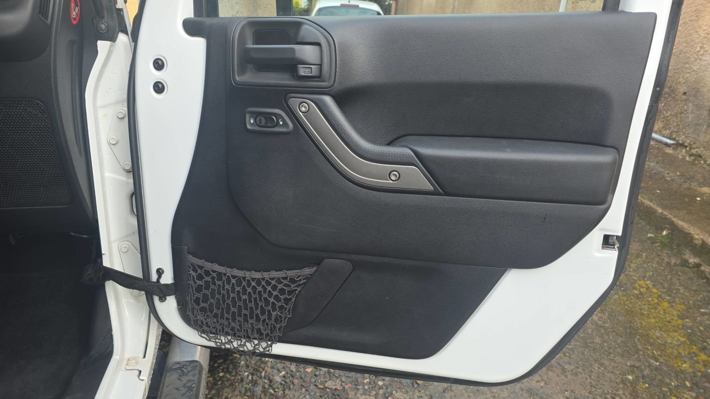 Jeep Wrangler - Photo 23