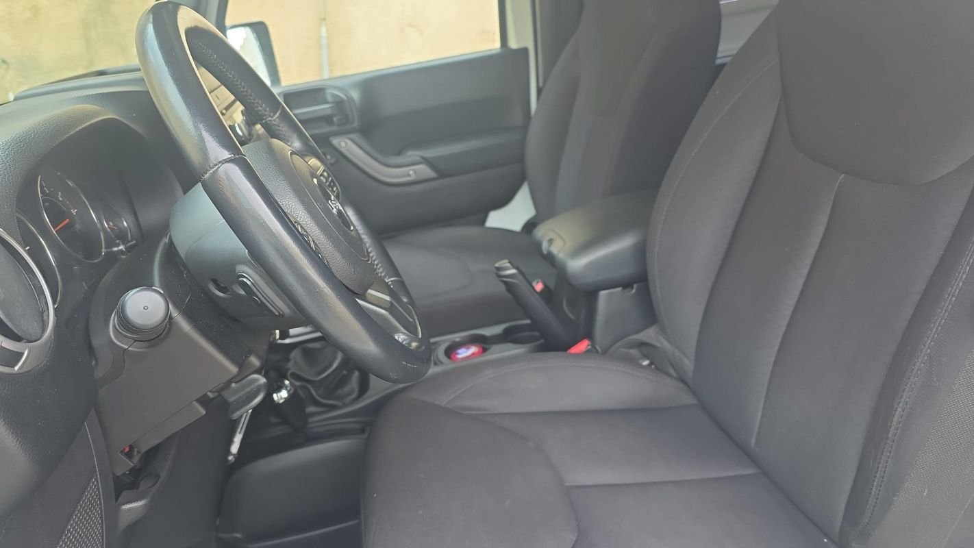 Jeep Wrangler - Photo 26