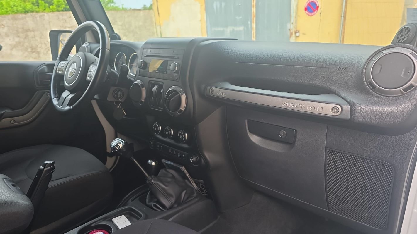 Jeep Wrangler - Photo 10