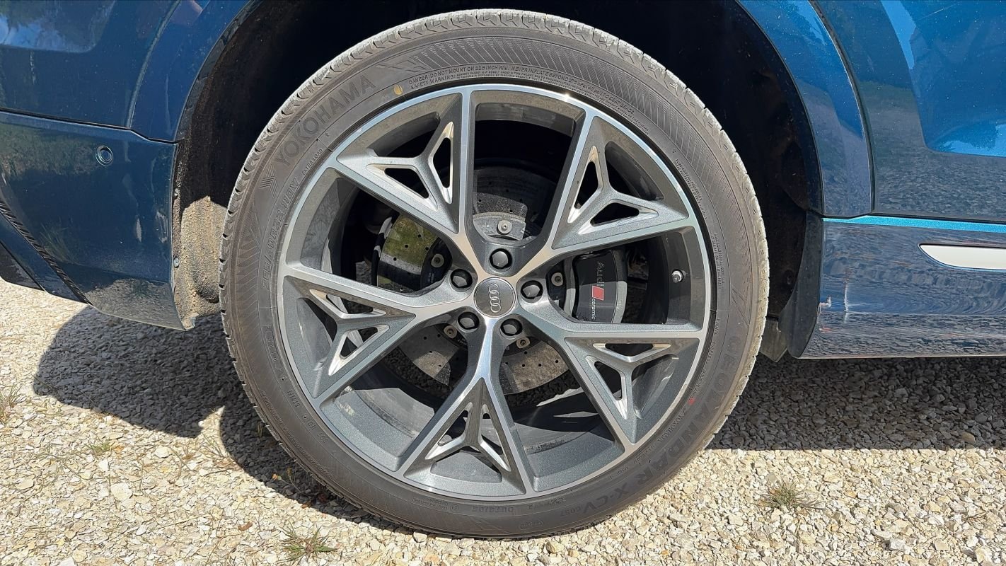 Audi SQ8 - Photo 16