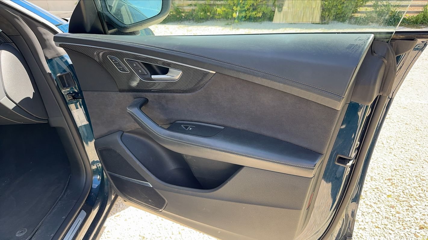 Audi SQ8 - Photo 24