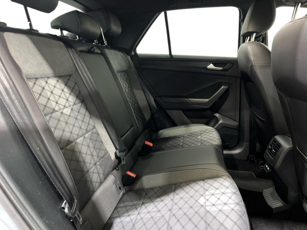 Volkswagen T-Roc - Photo 23
