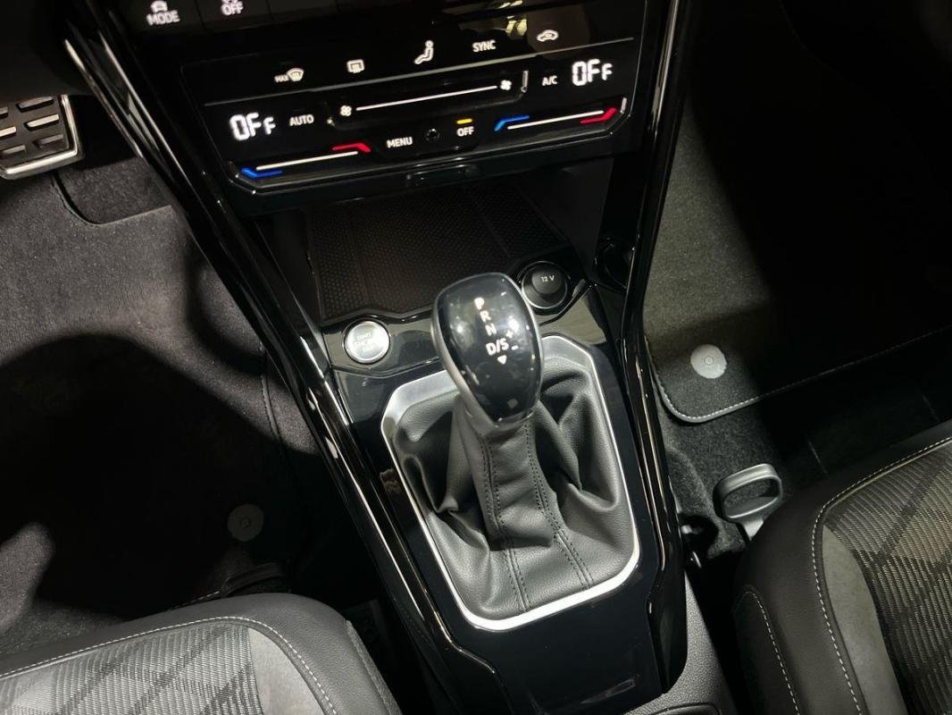 Volkswagen T-Roc - Photo 11