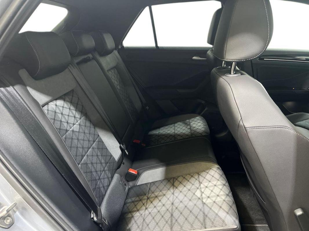 Volkswagen T-Roc - Photo 23