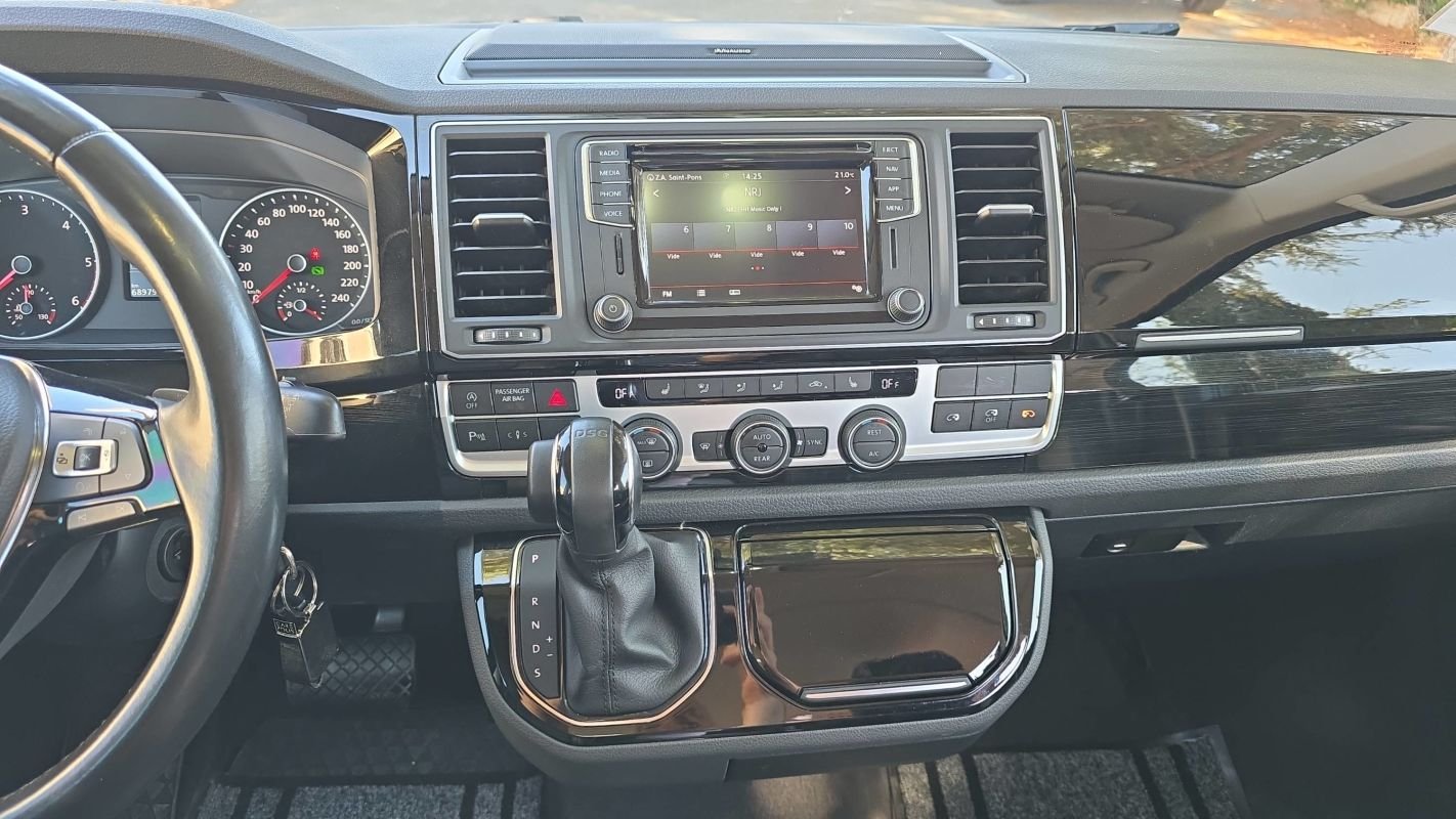 Volkswagen Multivan - Photo 22