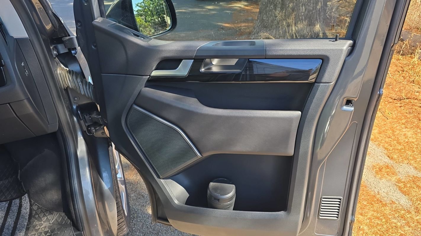 Volkswagen Multivan - Photo 23