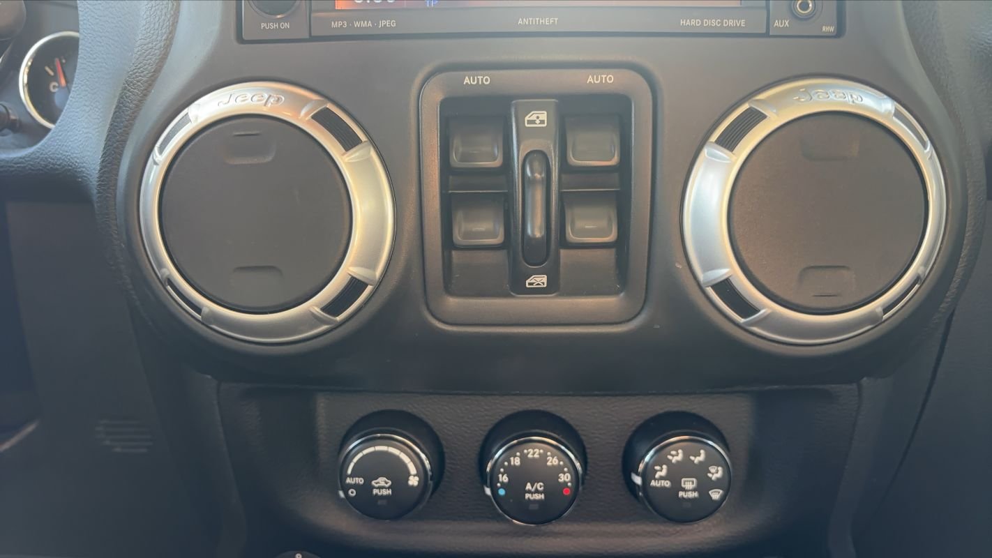 Jeep Wrangler - Photo 13