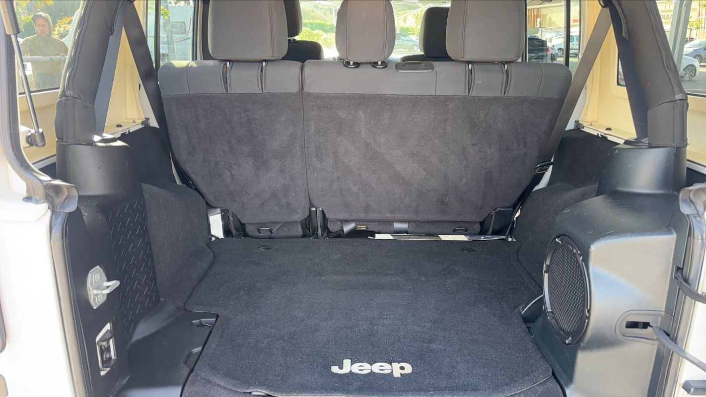 Jeep Wrangler - Photo 14