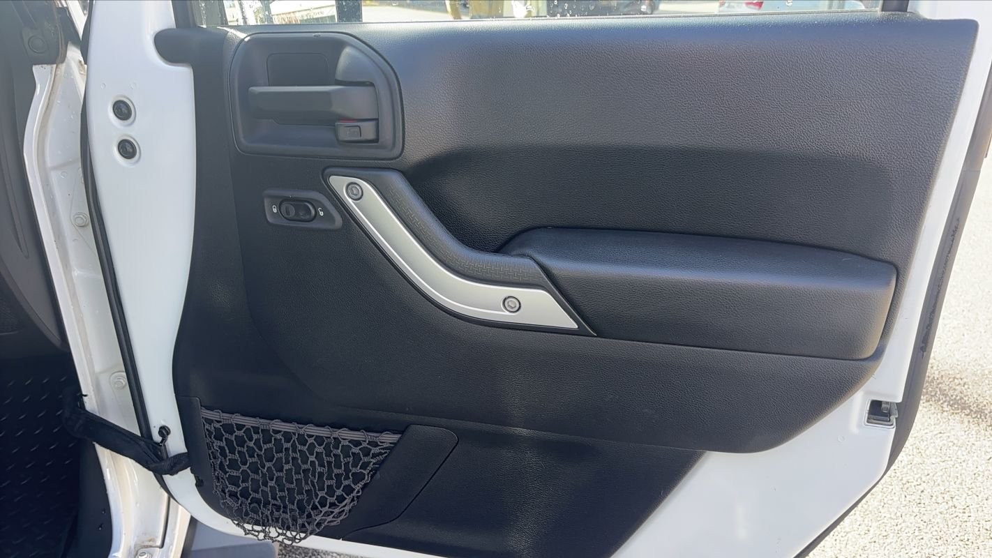 Jeep Wrangler - Photo 24