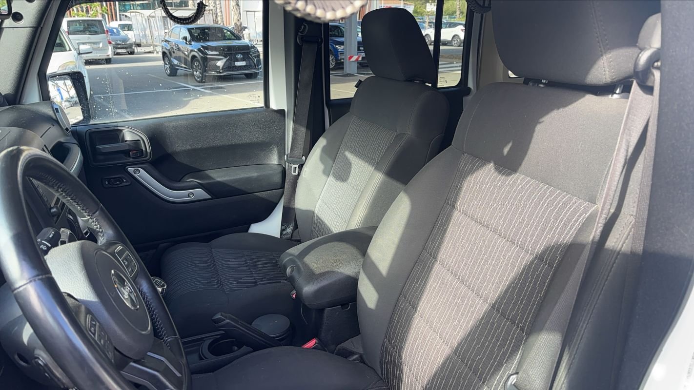 Jeep Wrangler - Photo 26