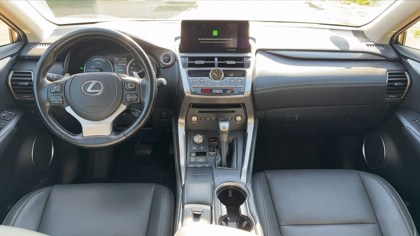 Lexus NX 300h - Photo 11