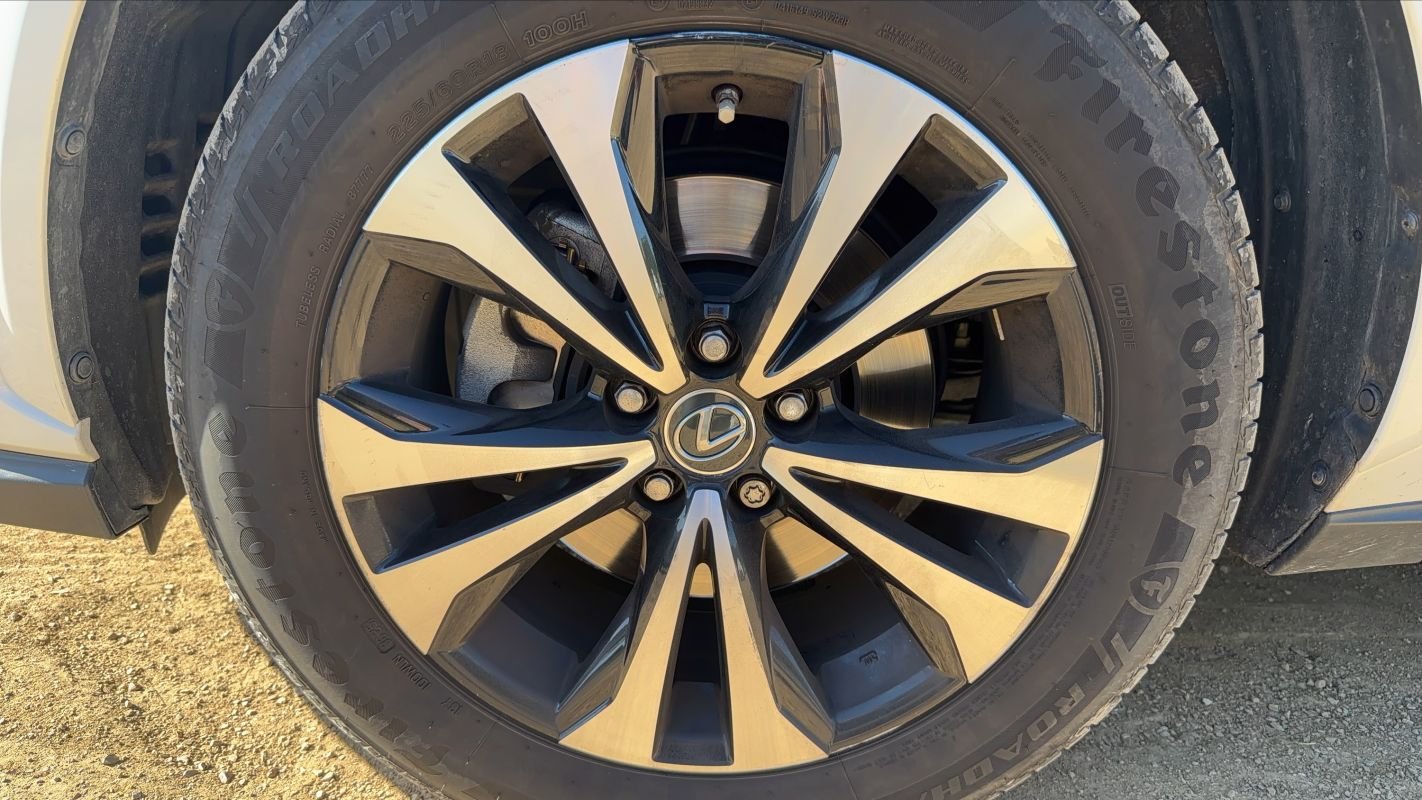 Lexus NX 300h - Photo 18